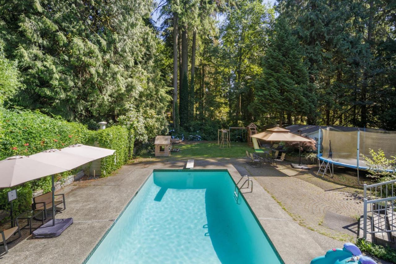 Beautiful Villa With Heated Pool Hot Tub By Forest Норт Ванкувър Екстериор снимка