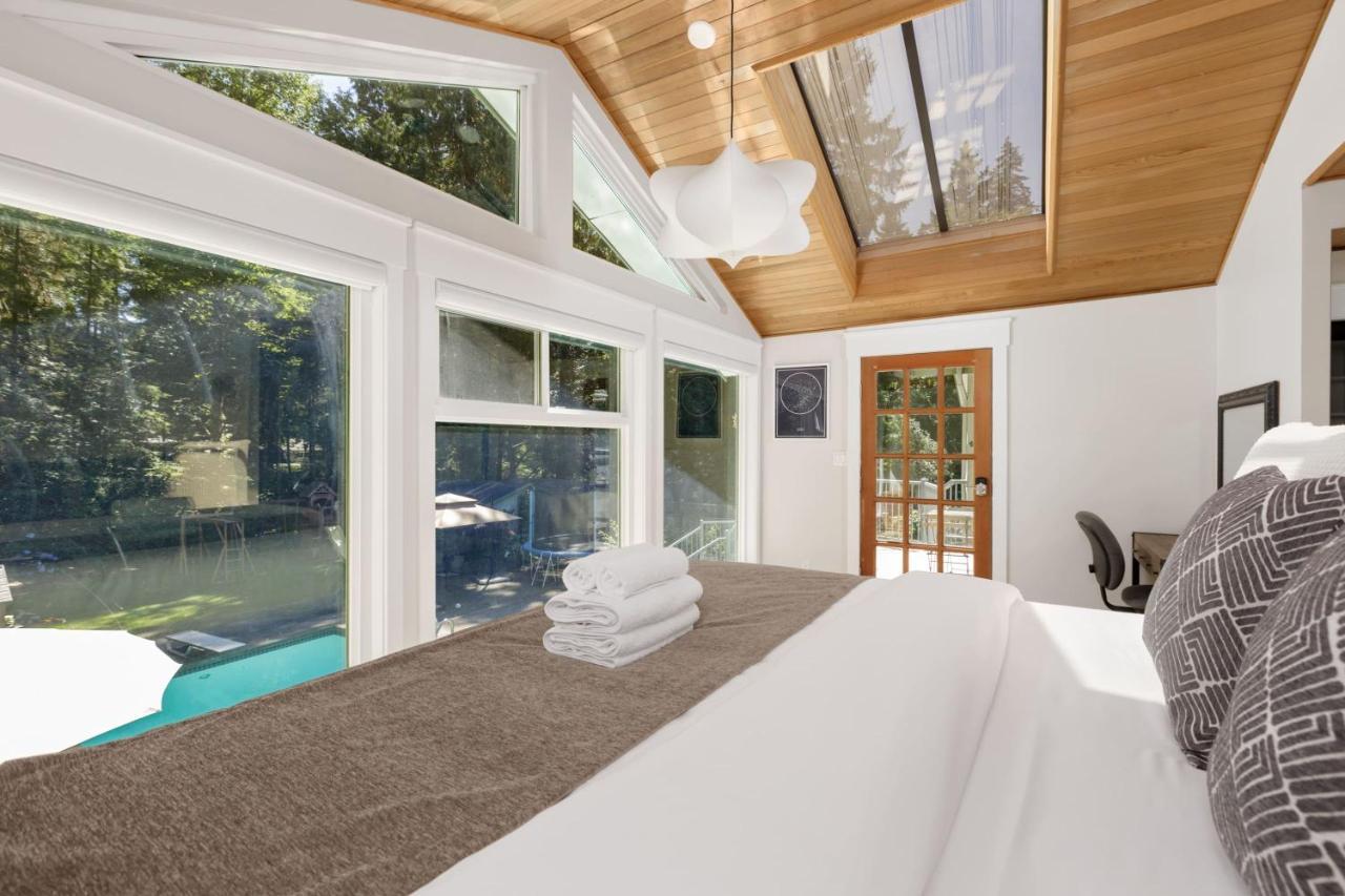 Beautiful Villa With Heated Pool Hot Tub By Forest Норт Ванкувър Екстериор снимка
